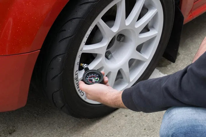 Motamec Motorsport Analogue Tyre Pressure Gauge With Built In Tyre Tread Depth Gauge.