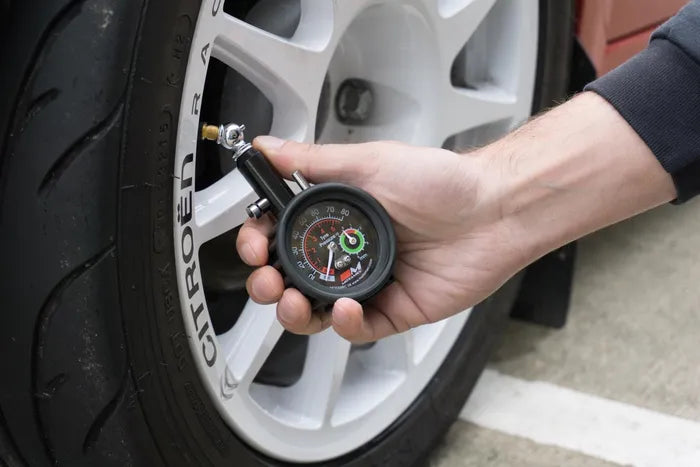 Motamec Motorsport Analogue Tyre Pressure Gauge With Built In Tyre Tread Depth Gauge.